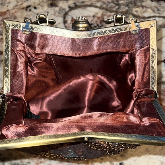 Floral beaded clutch with handle - Picture 3 of 3